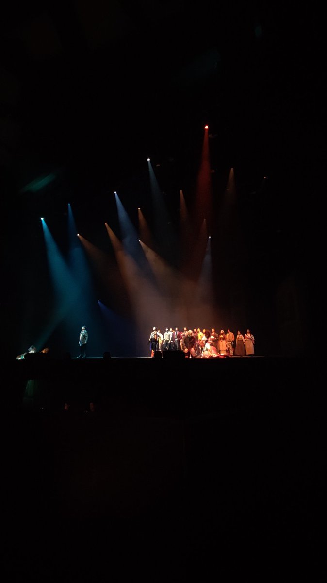 majodugarte's tweet photo. En 2019 fui a ver Los Miserables por primera vez y ayer tuve la oportunidad de volver un poco más cerca. 
En aquel momento dije que era un montaje impecable, hoy lo repito: es una pieza que se adaptó con todo el nivel del mundo para Venezuela, para nosotros. https://t.co/XmBG1DrUq6