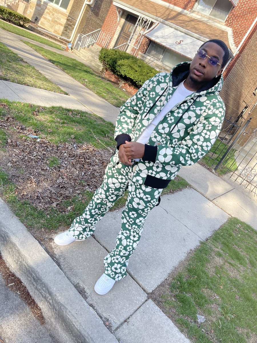 TaySixO's tweet photo. I Grew Up Fast I Was Thuggin Young🤫

All My B*tchez Wanna Meet My Momma Cuz they Love Her Son 🫶🏽 https://t.co/NYlucyKfhY