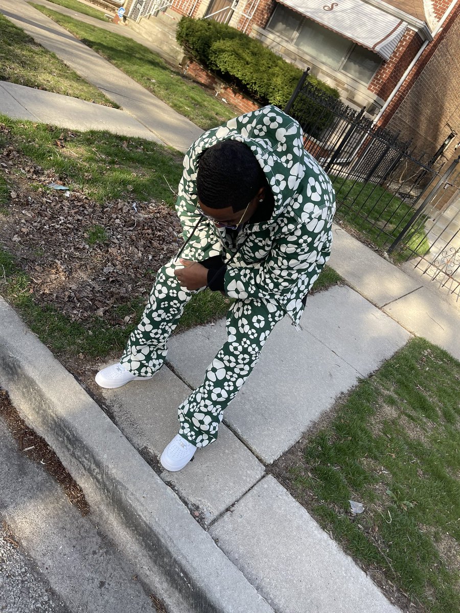 TaySixO's tweet photo. I Grew Up Fast I Was Thuggin Young🤫

All My B*tchez Wanna Meet My Momma Cuz they Love Her Son 🫶🏽 https://t.co/NYlucyKfhY