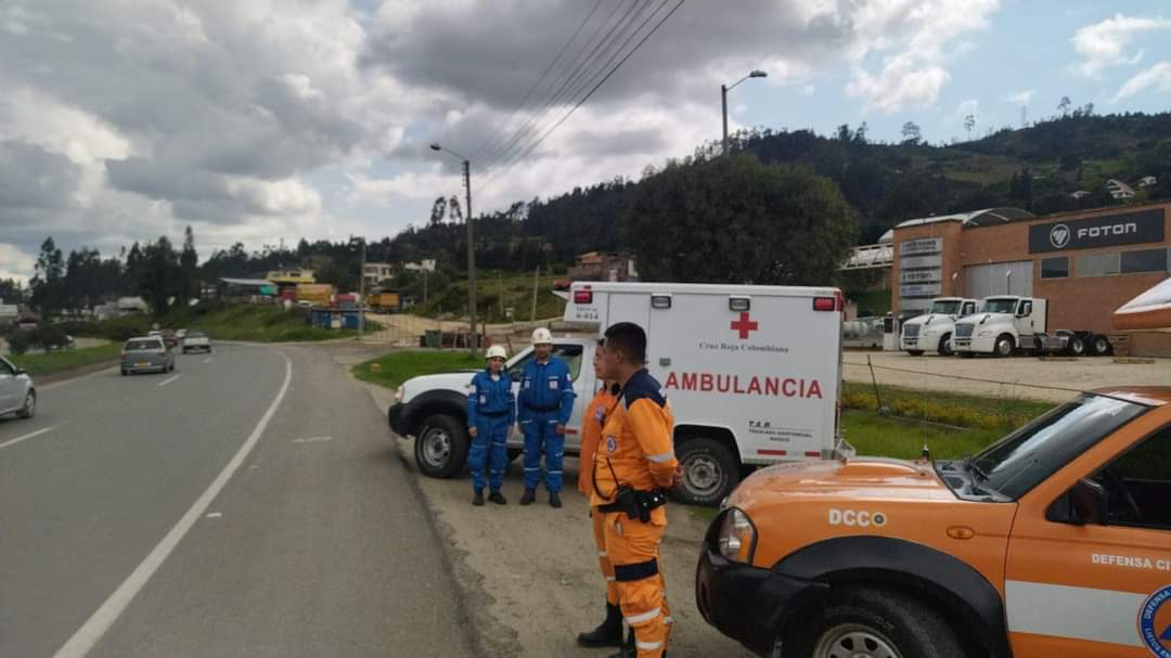 cruzrojaboy's tweet photo. Realizamos simultáneamente alistamiento preventivo en la ciudad de #Tunja y en los municipios de #Sogamoso y #Duitama gracias al apoyo de las Unidades Municipales.
En apoyo a Defensa Civil Duitama y el Cuerpo de Bomberos de Sogamoso.
#SomosCruzRoja https://t.co/QTe5TIq0cy