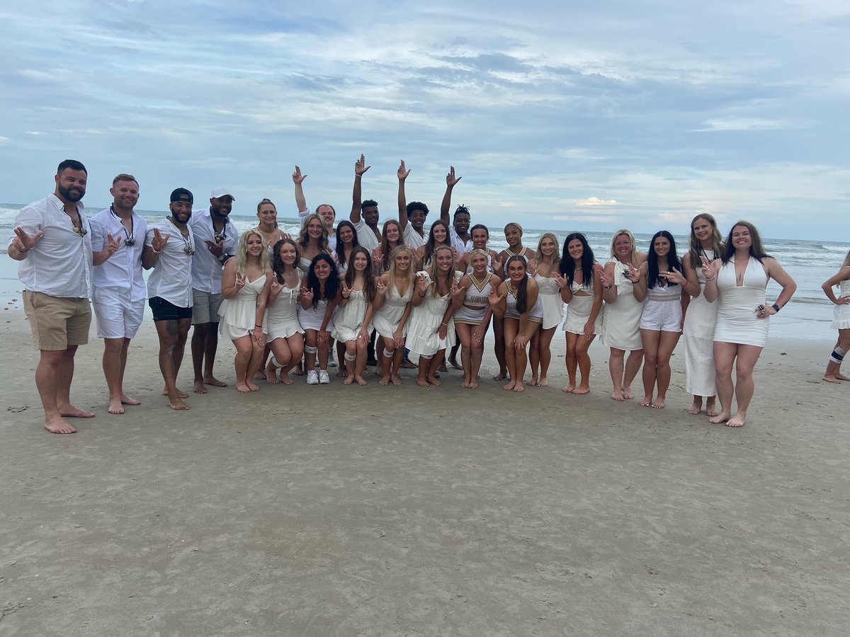 Daytona 2023 was a success! LC-1st, SC int- 1st, AG int- 3rd, 10th highest score in intm division and highest program score, SCD2- 4th, Group Stunt-5th  All girl stunt placed 5th! We’re so proud of our teams and all their accomplishments! Lionettes with a double title🖤💛🦁