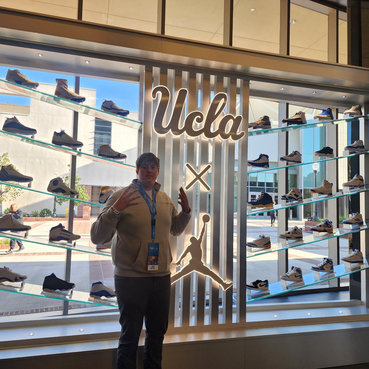 AshdonWnetrzak's tweet photo. want to thank UCLA for having  me out for a visit it was a amazing experience and thanks for the hospitality. @CoachDrev @CoachIrv_ @UCLAFootball https://t.co/sKeP4F7Fyf