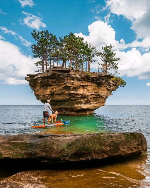 httpseviIIa's tweet image. Turnip Rock In Michigan, USA