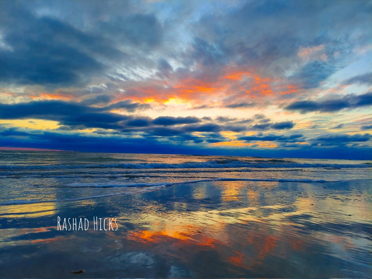 RashadHicks's tweet photo. @DenisPhillipsWx Redington Beach 7:50pm tonight https://t.co/dJGiWaO7fr