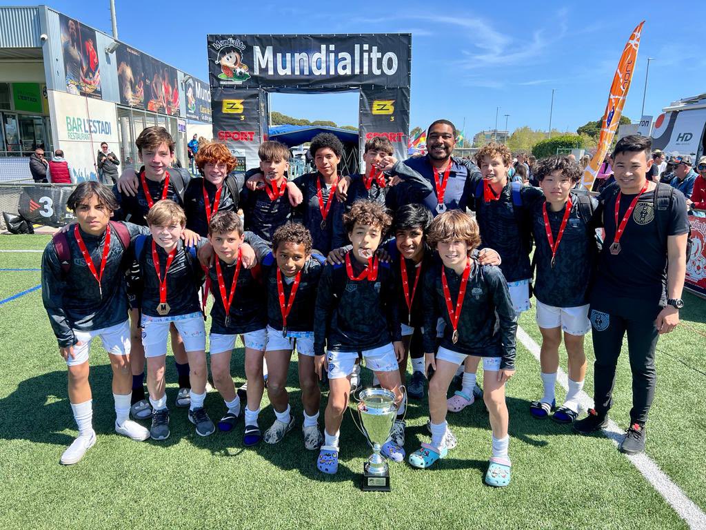 izzytraining's tweet image. Amazing week in Spain with my 2009s, playing Schalke 04 in the group stage and winning the silver bracket of Mundialito