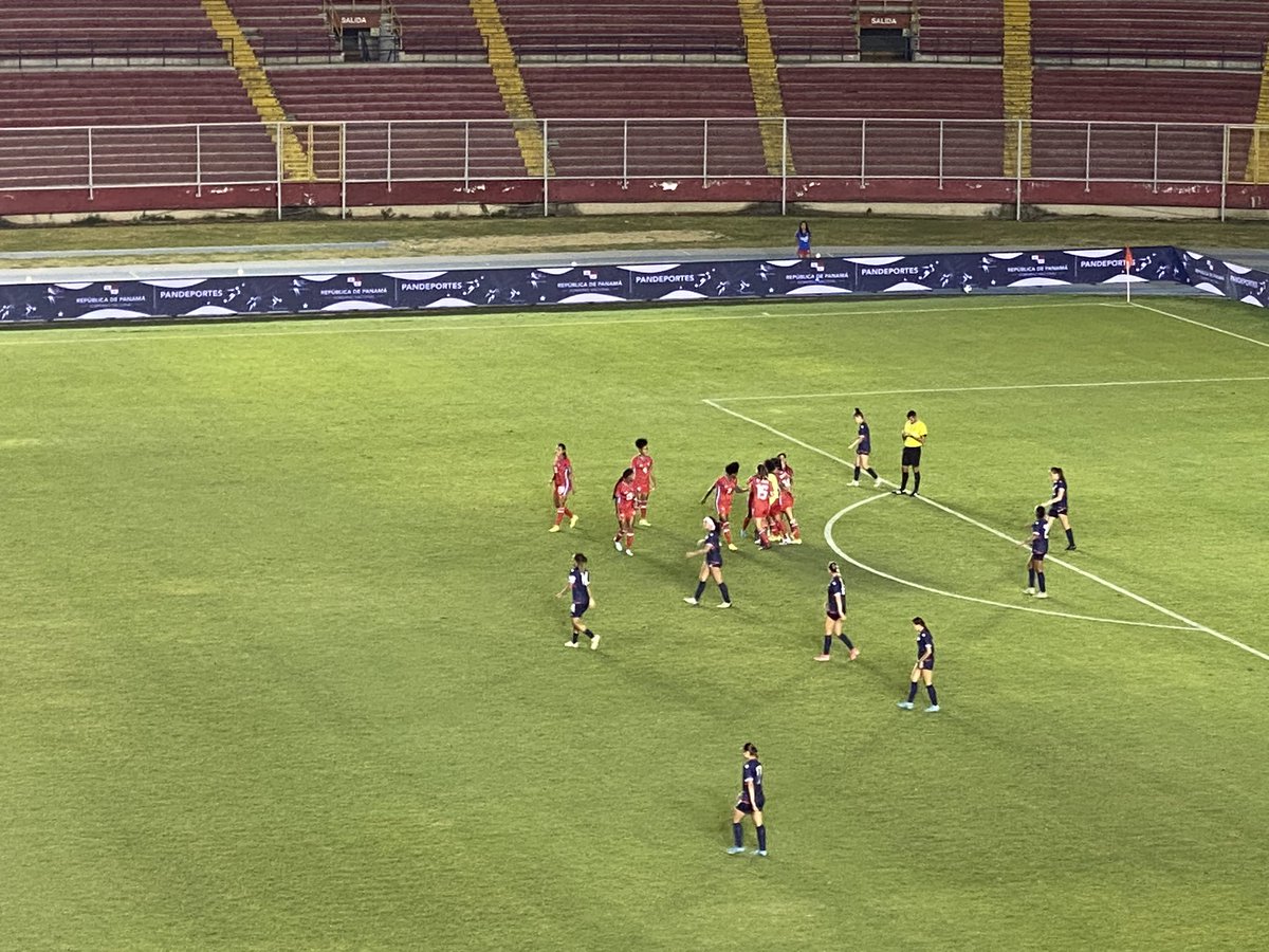 BitacoraPma's tweet photo. 90'+2 #Fútbol #PANvsDOM ¡𝗚𝗢𝗢𝗢𝗢𝗢𝗢𝗟 𝗗𝗘 𝗣𝗔𝗡𝗔𝗠𝗔́ 🇵🇦! Karla Riley pone a Panamá nuevamente en ventaja sobre la hora.
🇵🇦 𝟰-𝟯 🇩🇴 https://t.co/3kzb4B7fvD