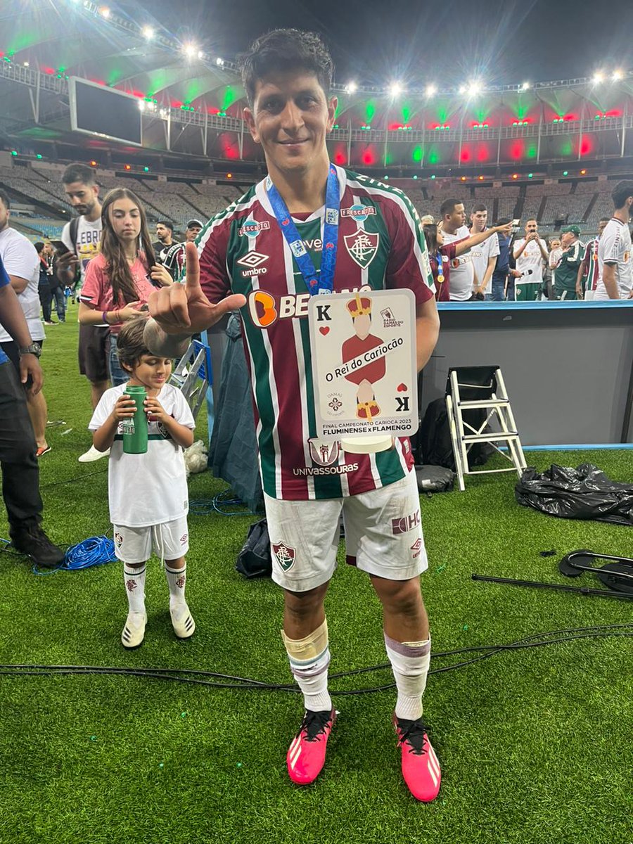 damasdoesporte's tweet photo. Fluminense reverte o resultado do primeiro jogo, faz uma grande partida no Maracanã e @Germancanoofi é escolhido, através de nossas redes sociais e da votação da nossa equipe como o Rei do Cariocão! Faz o L torcida tricolor que o argentino tá ON! 
#Fluminense https://t.co/lSRoG5P8lY