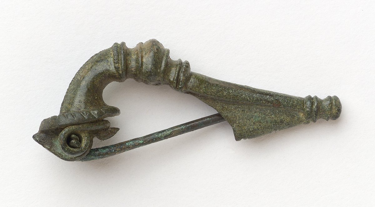 It's International Safety Pin Day! See this example of an ancient safety pin: the fibula. Fibulae (pl.) were used to hold garments together and add ornamentation to outfits and came in various shapes and degrees of luxury. 
📷 Trumpet fibula, Britain, AD 5-100, UQ 83.093.