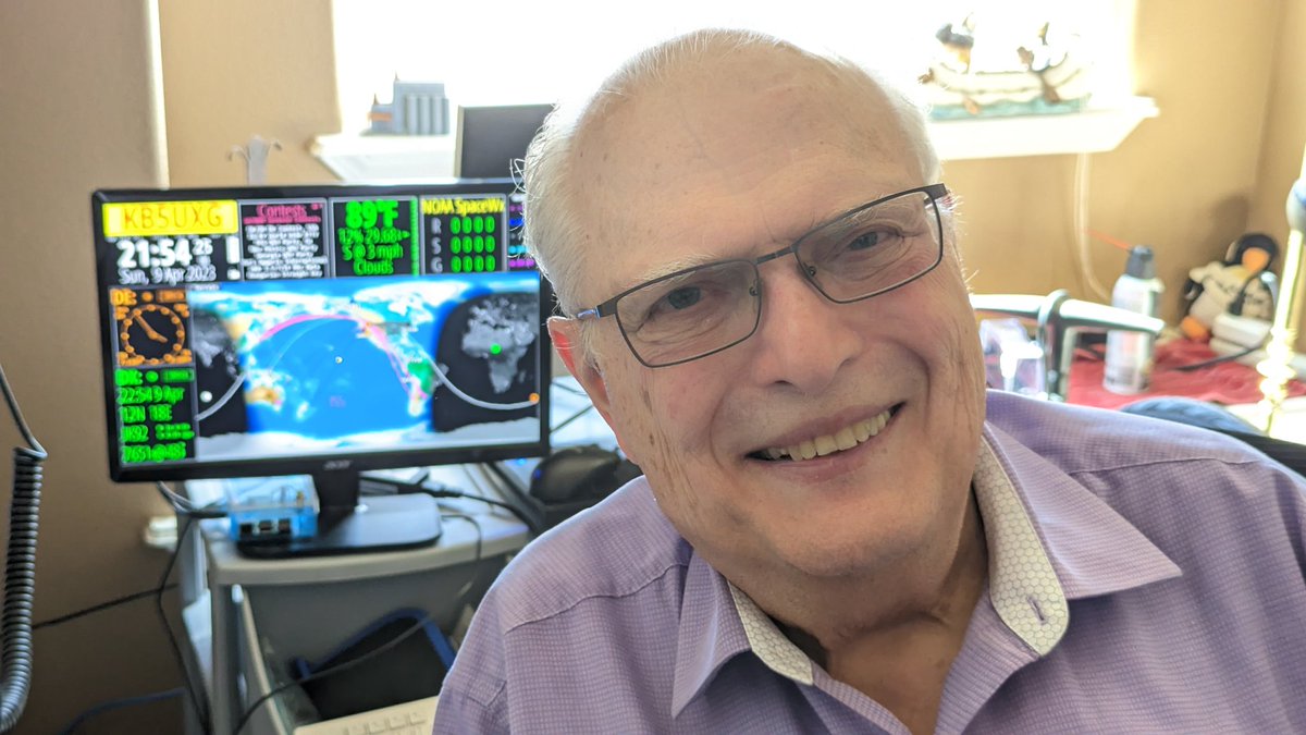 DanLDEon's tweet photo. @whatsupwithsix
Mission accomplished! #HamClock delivered to my buddy Norm, KB5UXG. Norm was smiling ear-to-ear as I walked him thru use. And he said make sure you tell the guy that gave the #RPi3, "Thanks and God Bless!" https://t.co/JC1nXlqoVT
