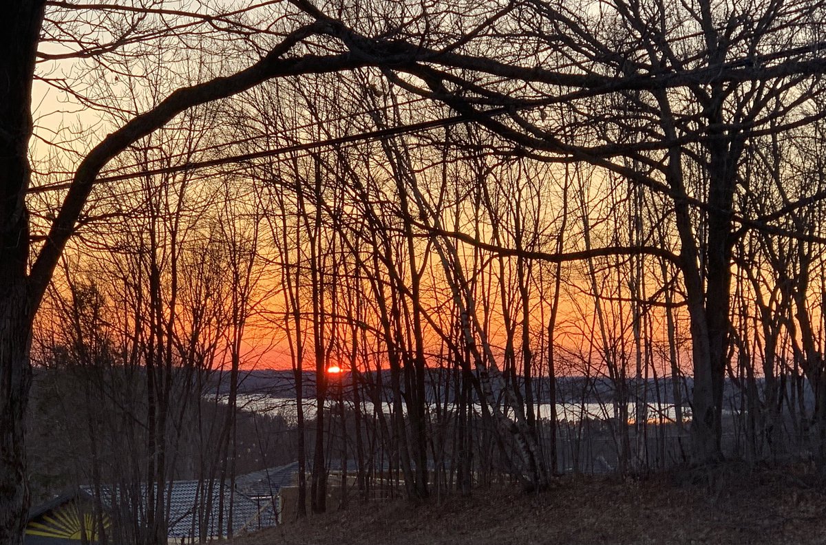 AtkinsonNancy's tweet image. #SettingSun.  The pictures do not do it justice.  Red sky at night sailors delight, means it should be a gorgeous day tomorrow.