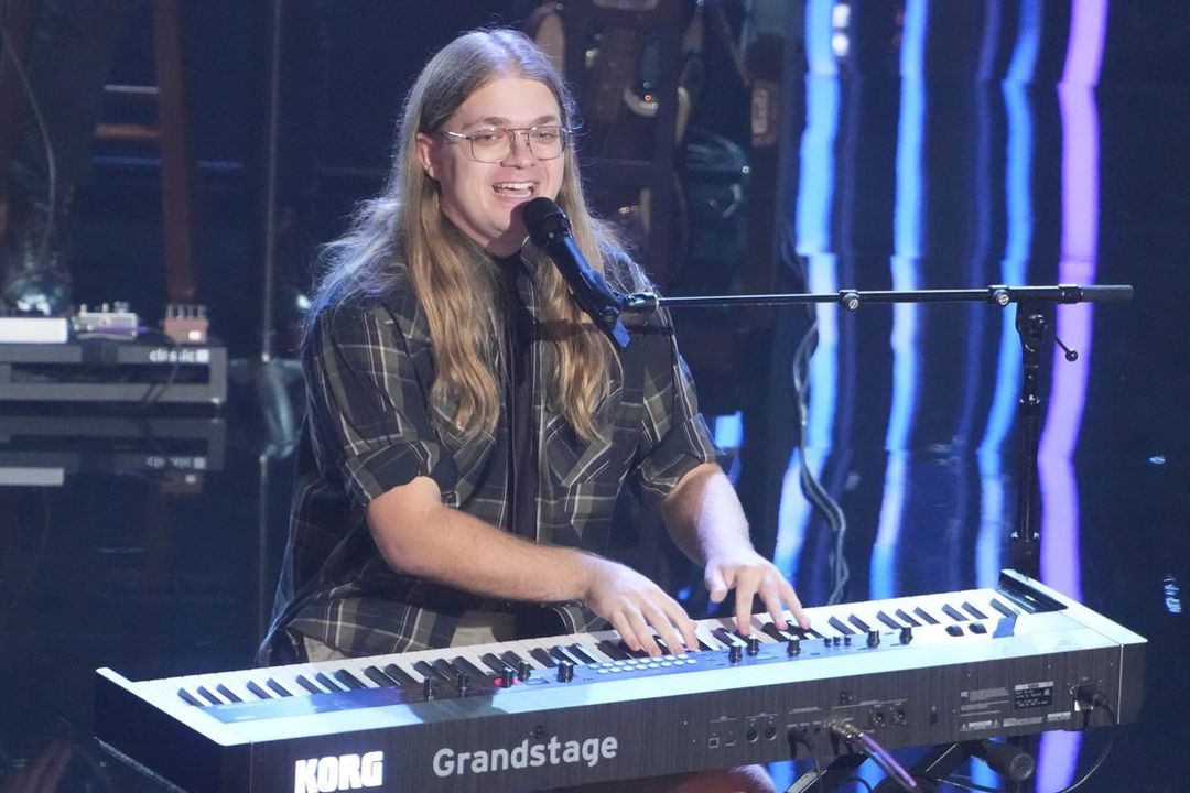 LAUNCHING NOW! Tune into @americanidol on @abcnetwork right NOW to see who made it to the #top24 ! Will I be in there?