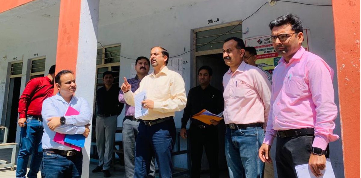 RisingKashmir's tweet photo. #SpecialSummaryRevision-2023: #AdditionalSecretary for #concerted #efforts to include all #eligible #voters
https://t.co/cjActKm81p https://t.co/i7mUIyDTJL