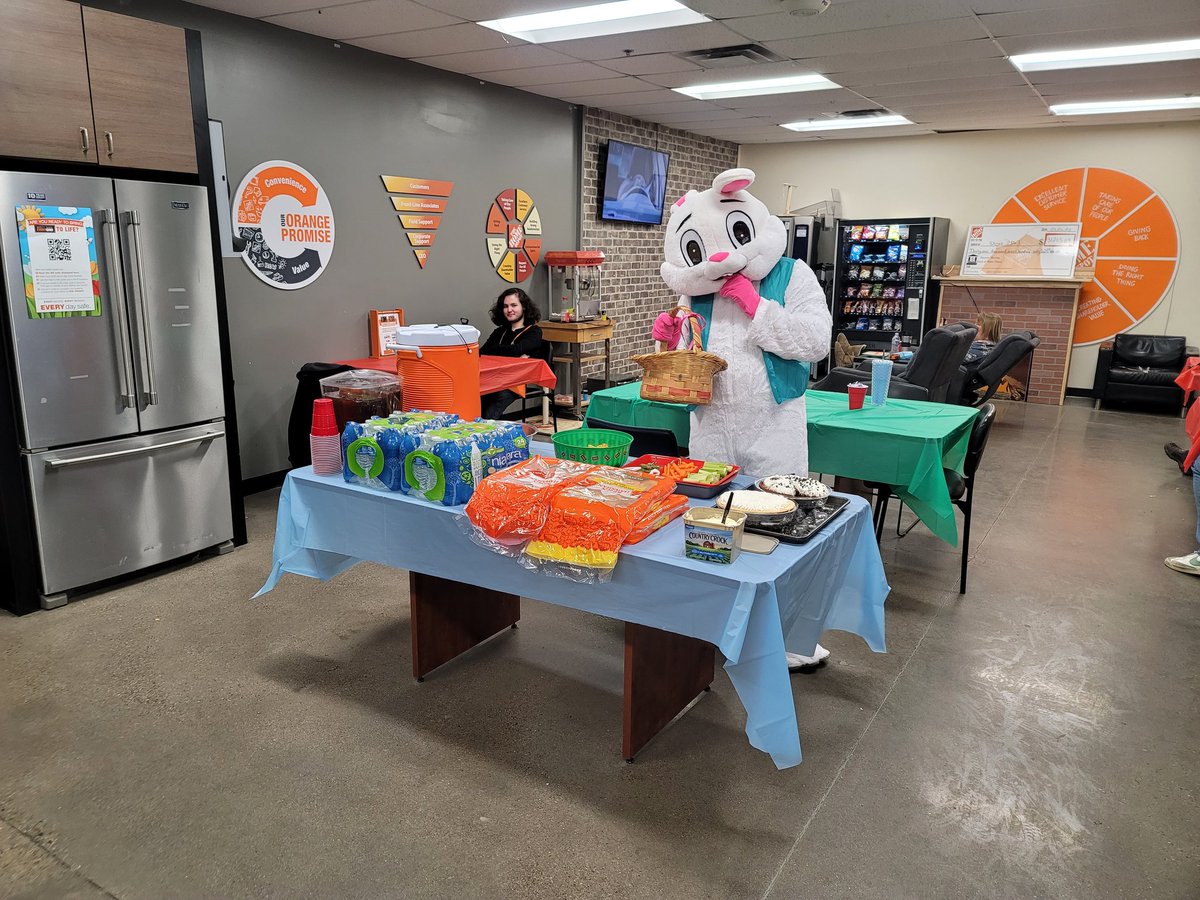 Easter at 2843!! Thank you to all our great associates!!! <a href="/BurroughsPaul/">Paul Burroughs</a> <a href="/JosephDepot/">Joseph Snethen</a> <a href="/christina_l4747/">Christina Larson</a>