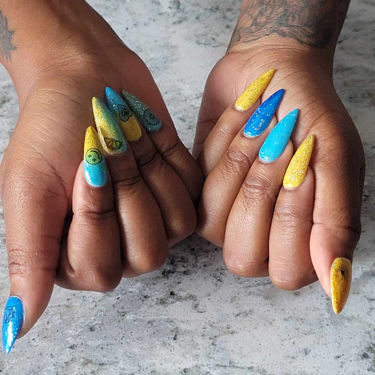 Painted_Soul_'s tweet photo. Sparkling Easter 🥚🎨💅🏾
#paintedsoul #nailart #stiletto #diy #presson #fashionstyle #creativity https://t.co/YKYRsHNnrB