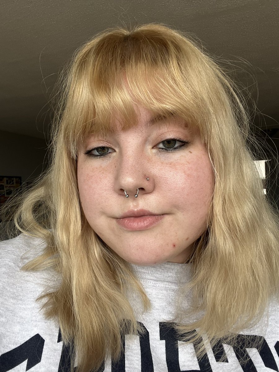 mddyswrld's tweet photo. how long should i keep the blonde before going back to my natural color👁️👁️ i’m so conflicted and need help https://t.co/0RKsKRf80V