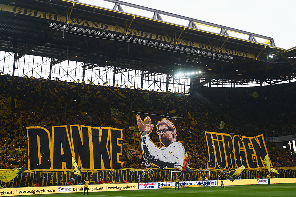 [2015] 🇩🇪 Homenagem da torcida do Borussia Dortmund na despedida de Jürgen Klopp
