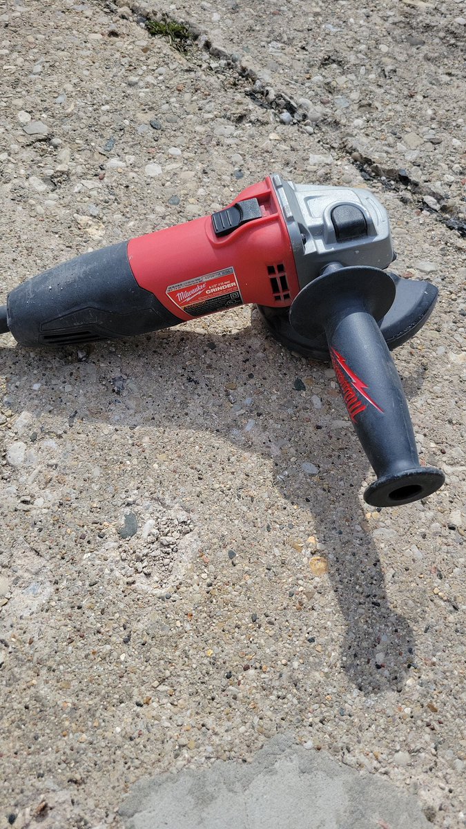 MrManntastic's tweet photo. @MilwaukeeTool - got my angle grinder as a gift. Barely got 12 hours out of it before overheating &amp; dying. Stand behind your tools? https://t.co/EZauJJWM72