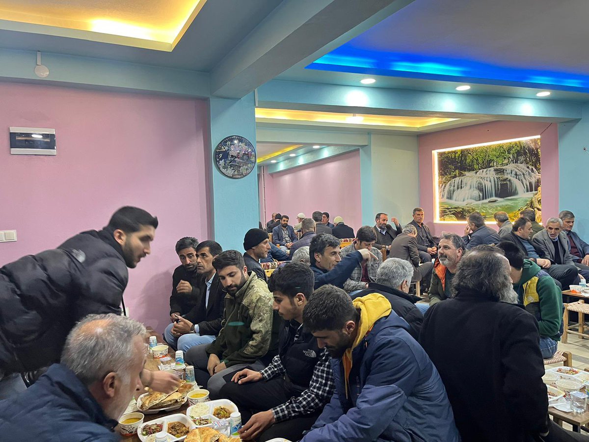 NihatYuruyen's tweet photo. Bugun Derneğimizde iftar ve Mevlüt programını düzenledik. Rabbim birliğimizi daim etsin inşallah. Herkese hayırlı Ramazanlar dilerim.#mezrader @mezrader https://t.co/XsnWeA3FIz