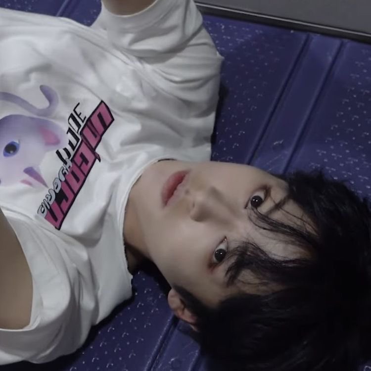 lanwwgji's tweet photo. Minsung au 🎐 Suburbia 

Jisung não sabia o significado de "batalhar duro". Nasceu na soberba e em um berço de ouro; mas tudo isso desaba quando sua mãe o manda para dividir um apartamento no interior de Seul sem acesso a todo seu dinheiro. E Minho só queria dividir o aluguel. https://t.co/nH1uSahCaB