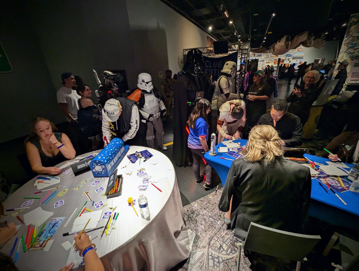 SpaceUnitedFC's tweet photo. Thank you @LAyurisnight @YurisNight! We had a total blast! 🚀 

We got sooo many postcards! @clubforfuture

#SpaceBros |@KahmeeloTV @goalforlaunch
⚽ #SpaceUnited  

See you next year 😎 https://t.co/eQYD7Azv1O