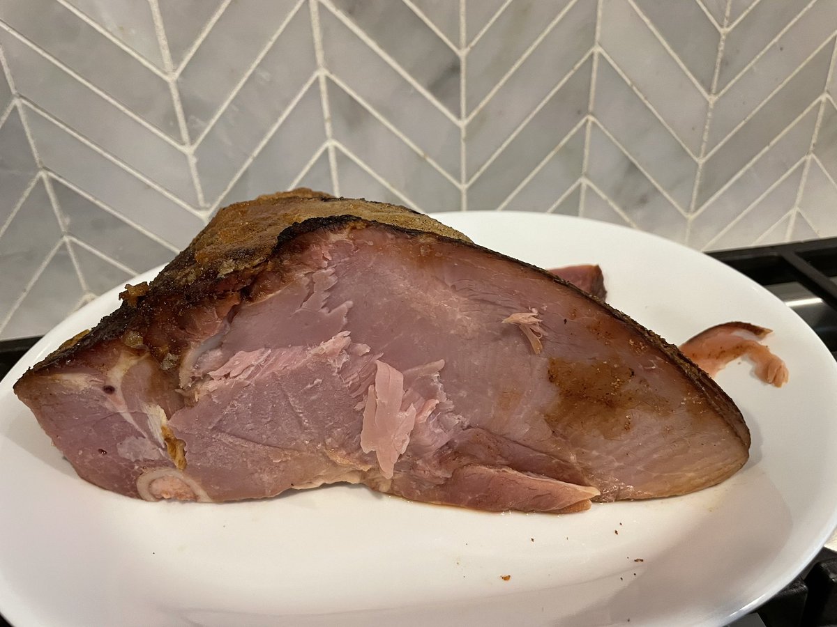 PohlmanS's tweet photo. @HoneyBakedHam opened my boneless ham to get it ready for Easter Dinner. See a problem? https://t.co/AYXMBpyKR7
