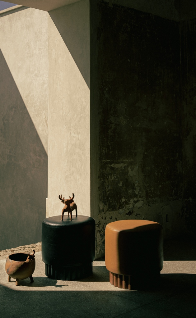 Black or Cayenne colored leather, another of the many possibilities of Poufs LOTO. 
Information: DM - info@peca.com.mx - Whatsapp 33 1820 2237
#peca_studio #mexicandesign #disenomexicano #interiordesign #interiorismo #architecture #homedecor #homeinspo #uphostery #ottoman