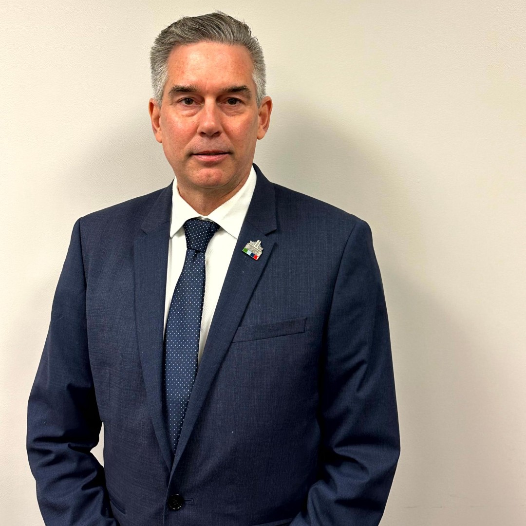 TimLouisKitCon's tweet photo. 106 years ago, our country was forever changed by the Battle of Vimy Ridge. Thousands lost their lives.
Today I wear this pin, from the Vimy Foundation, in honour of those soldiers who volunteered their courage, service and sacrifices.
#RememberVimy
#CanadaRemembers https://t.co/GxBtpHNrH8