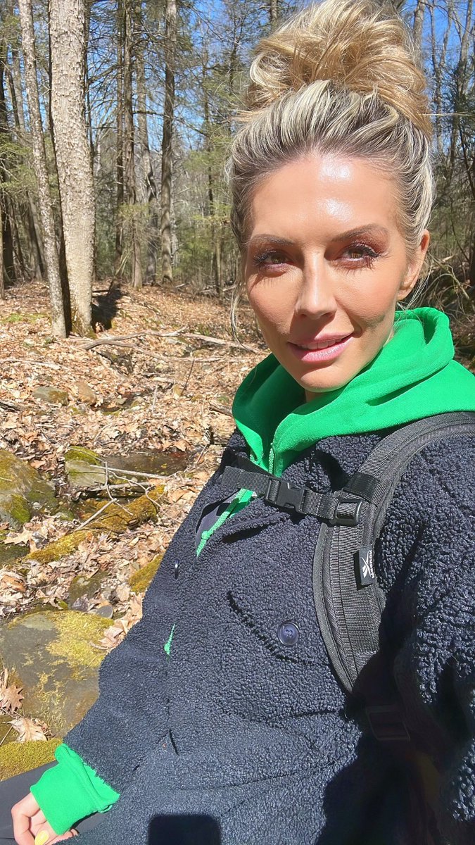 Callie Bundy on Twitter "Adventuring 💚 🐣"