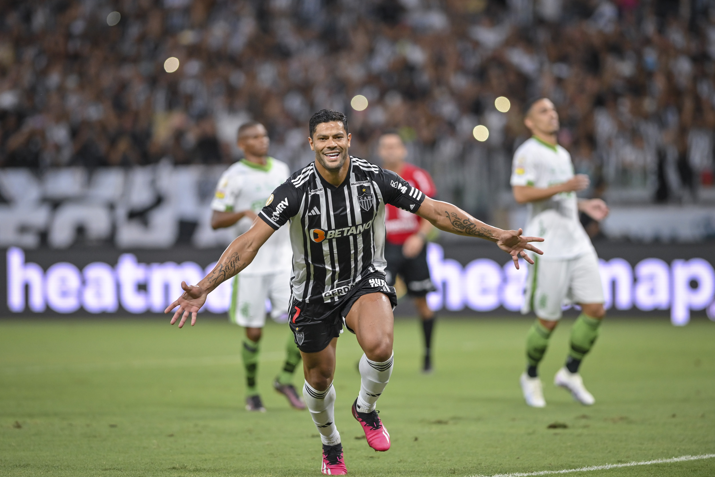 FtTFCVHWYAAKQ6h?format=jpg&name=4096x409