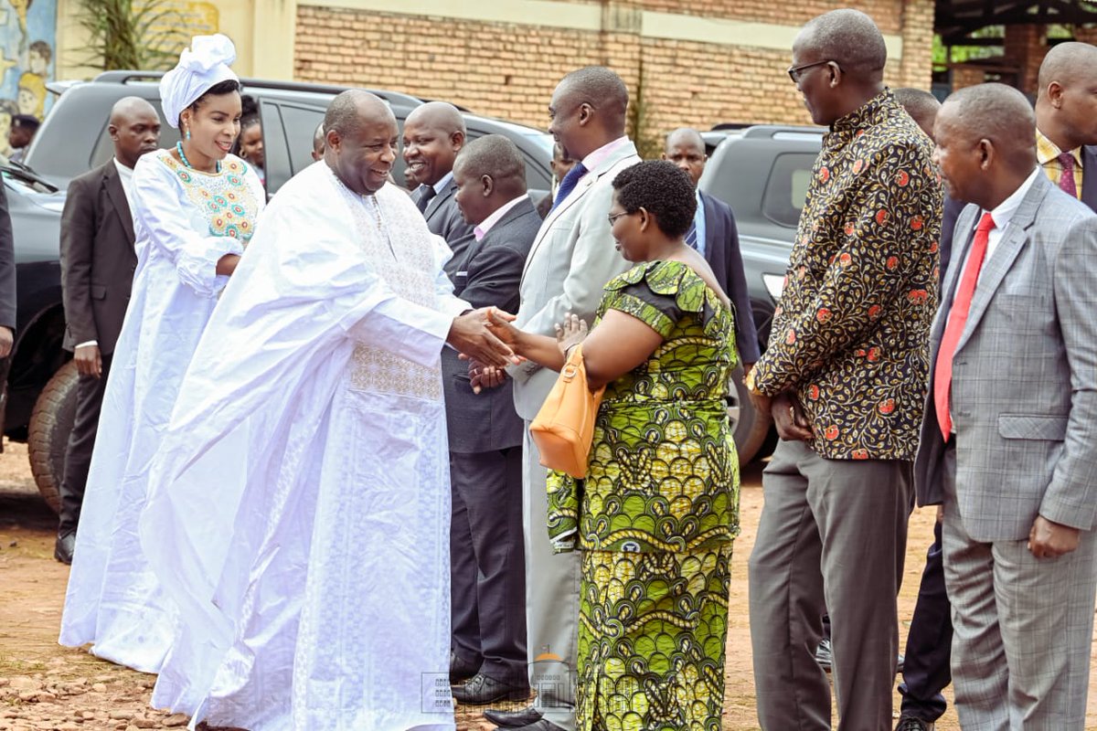 KwaNtare's tweet photo. #Burundi Mu guhimbaza umusi mukuru wa Pasika, Umukuru w'igihugu Nyenicubahiro @GeneralNeva n'Umuryango wiwe bifadikanije n'abakristu ba paruwasi yitiriwe Umweranda Francisco w'i Assise ya Tenga muri komine Mutimbuzi i @BujumburaProv, mu nkuka ya misa yo kuri uyu musi mukuru. https://t.co/A9nEgMU8yZ