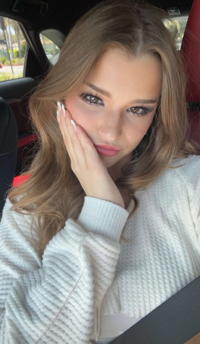 Georginaishorny's tweet photo. Thank you for 700 followers you sexy people I love each and every one of you ❤️❤️ https://t.co/J3tXUiB520