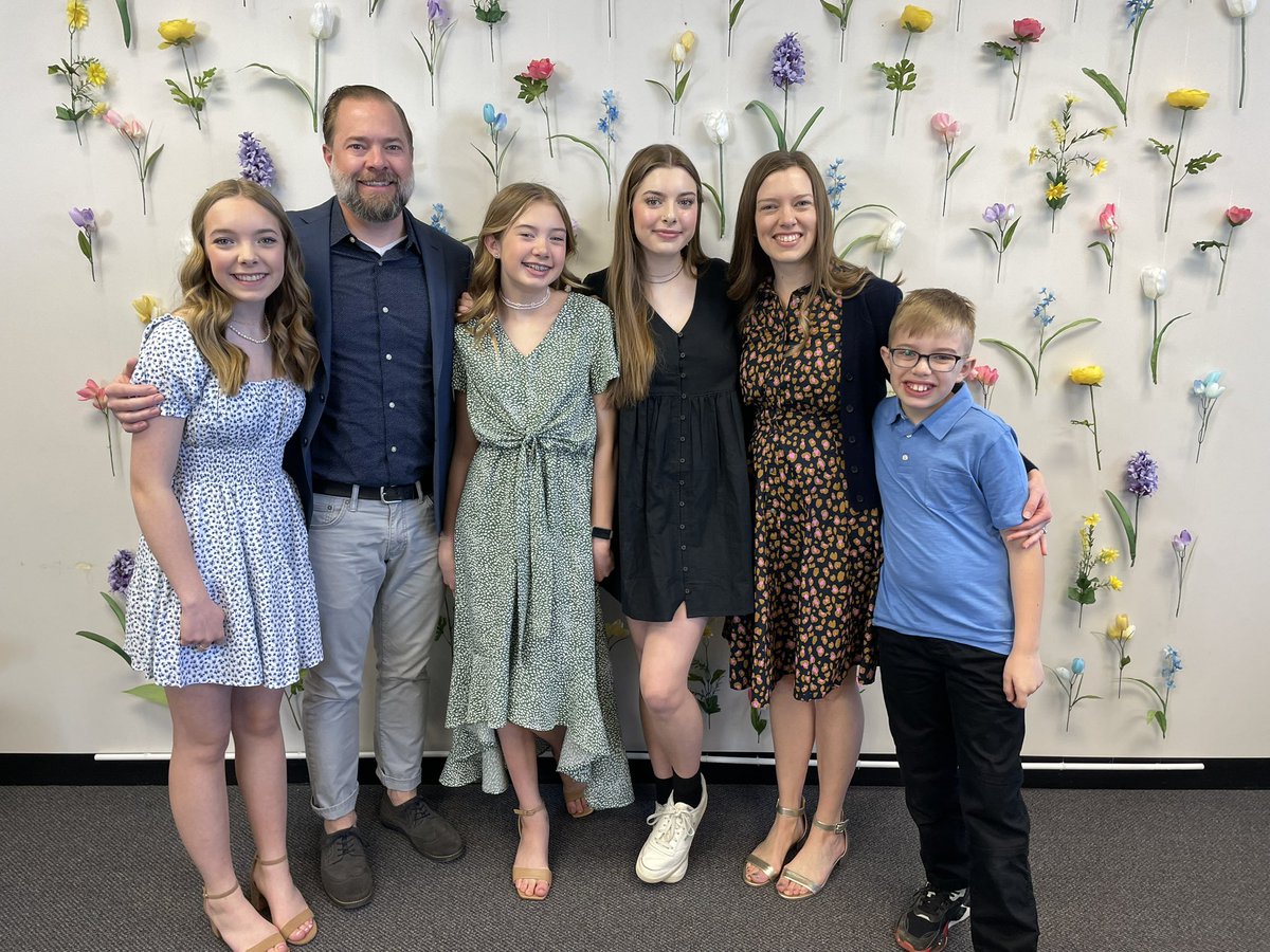 nicknye's tweet photo. I love all the Sunday dress on this Resurrection day! https://t.co/jaR2k91NPn