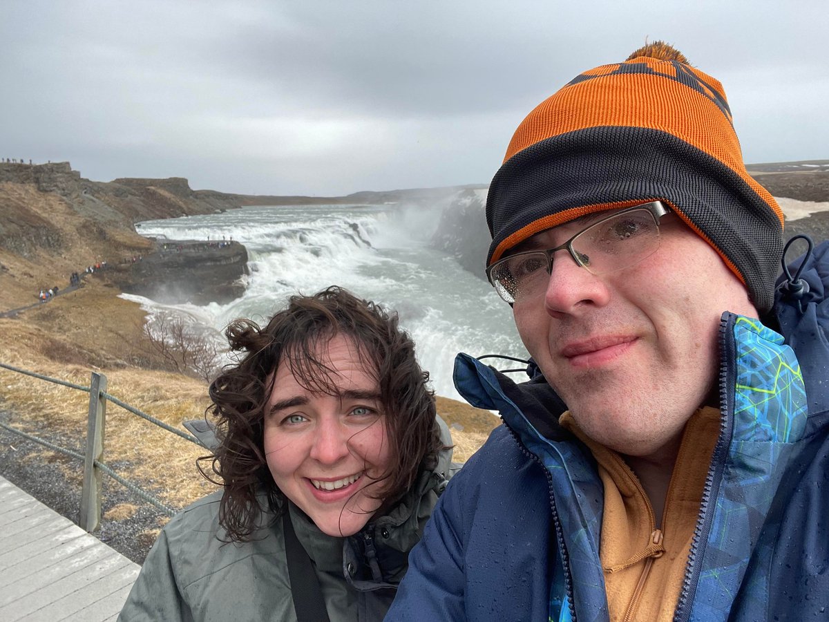 fillyfauna's tweet photo. A selfie account of Iceland's golden circle - aka the wet and windy edition! @MasakoX https://t.co/rm81uBFUvC
