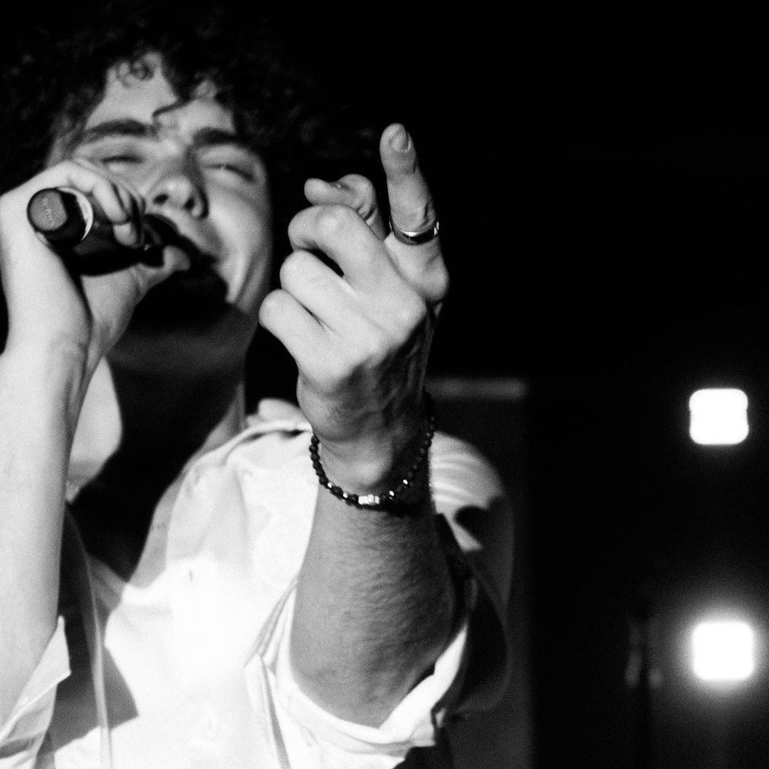 TeamJBassett's tweet photo. .@joshuatbassett shining on stage at Emo’s in Austin! — April 4
📸 Madelyn Krueger (madelynscottphoto on IG)
#ComplicatedAustin #THECOMPLICATEDTOUR https://t.co/eT2lHa6REh