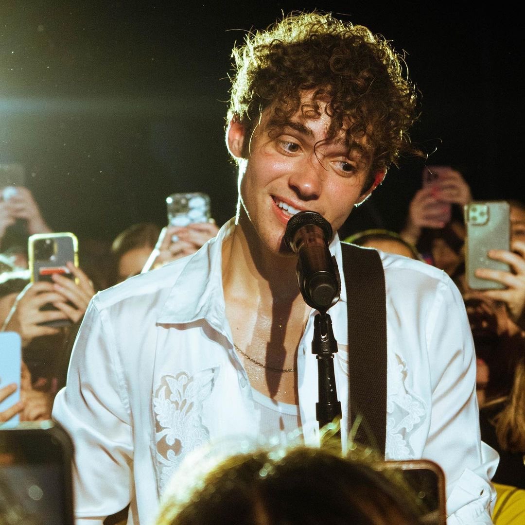 TeamJBassett's tweet photo. .@joshuatbassett shining on stage at Emo’s in Austin! — April 4
📸 Madelyn Krueger (madelynscottphoto on IG)
#ComplicatedAustin #THECOMPLICATEDTOUR https://t.co/eT2lHa6REh