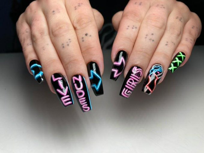 🎶Girls, girls, get that cash, If it's 9 to 5 or shaking that ass🎶 https://t.co/lH7AZIoL04