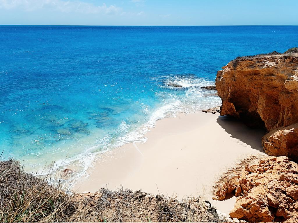MATsxm's tweet photo. Perfect spot for the day...
#cupecoy #SXM #Caribbean https://t.co/tKZhNzOetc