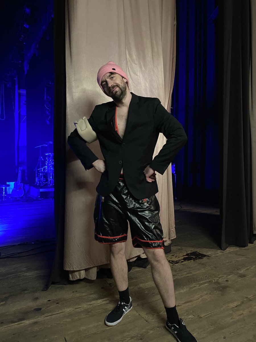 Kolmen1989's tweet photo. Today I been in J lo style and and sold this suit and other lots for $1,600.
Thank you, Kremenchuk.
Let's go further.
#charitytour #helparmy #Ukraine https://t.co/gyWQMlBn0Q