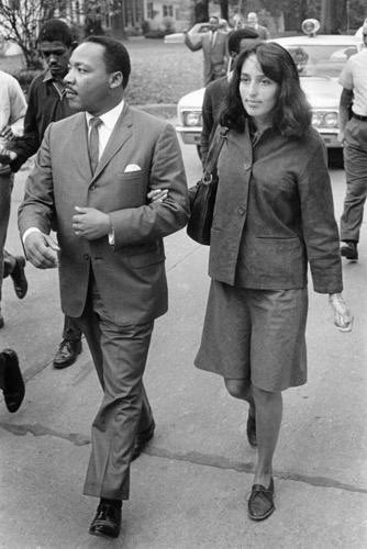 randysuecoburn's tweet photo. @VoteGloriaJ @brotherjones_ History made an elegant rhyme at the Nashville airport. https://t.co/2EmauXJp8C