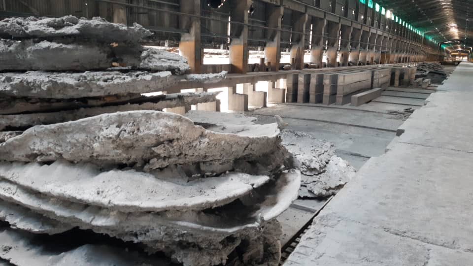 elescamoso1's tweet photo. Junta Interventora de la @CVG_Oficial @alexroca1 y F.G.R @TarekWiliamSaab deberían emitir orden de prohibición de salida del país de todos los presidentes de las Industrias Básicas de #Guayana en especial @Alcasa_CVG y a sus maquilladores. vean estas son las líneas de Reducción. https://t.co/v919RdPcqP