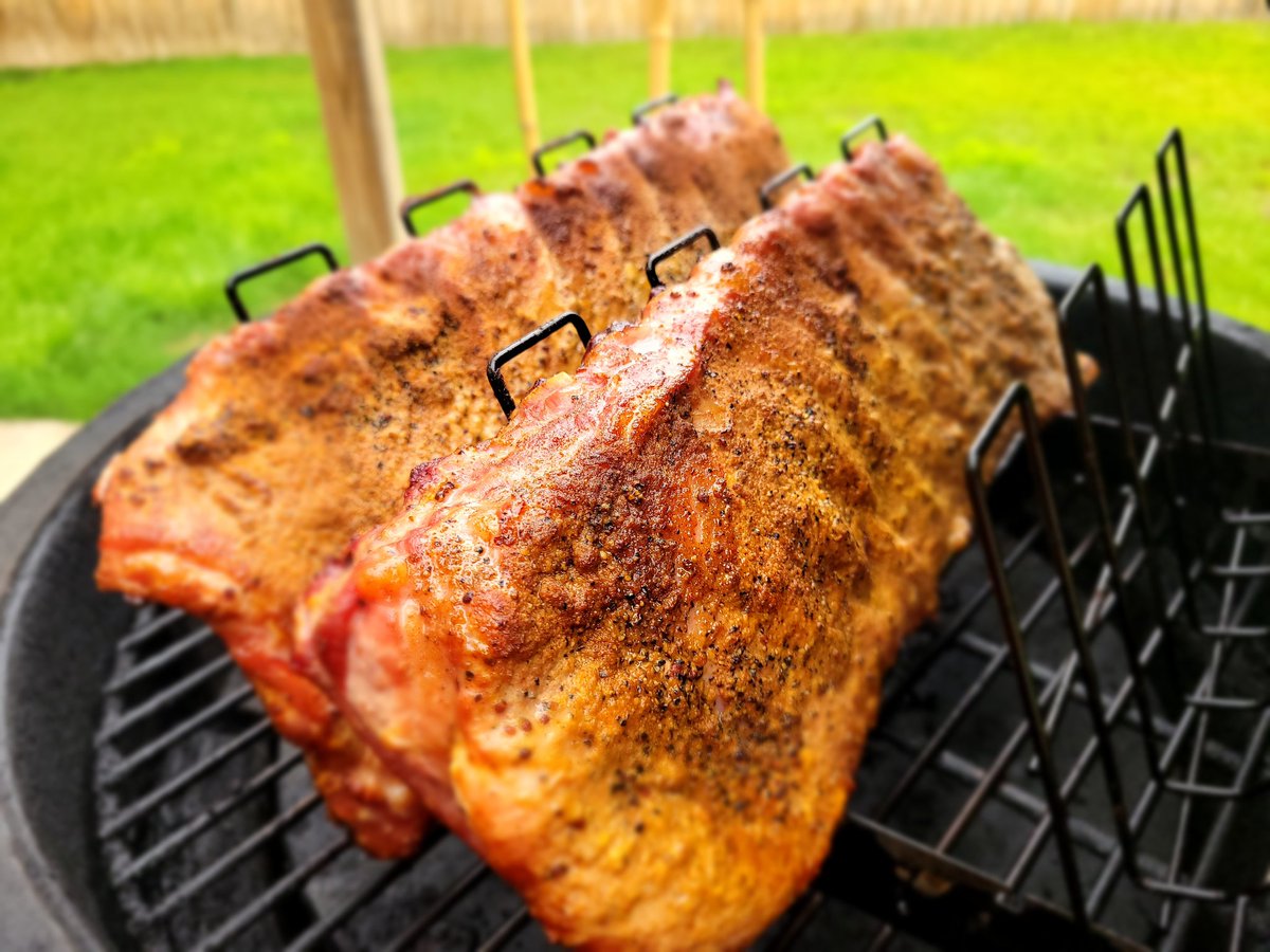 ___Trace___'s tweet photo. Happy Easter y'all! Ribs are on the way! #bge #biggreenegg #bbqaf https://t.co/c4z5AReKoR