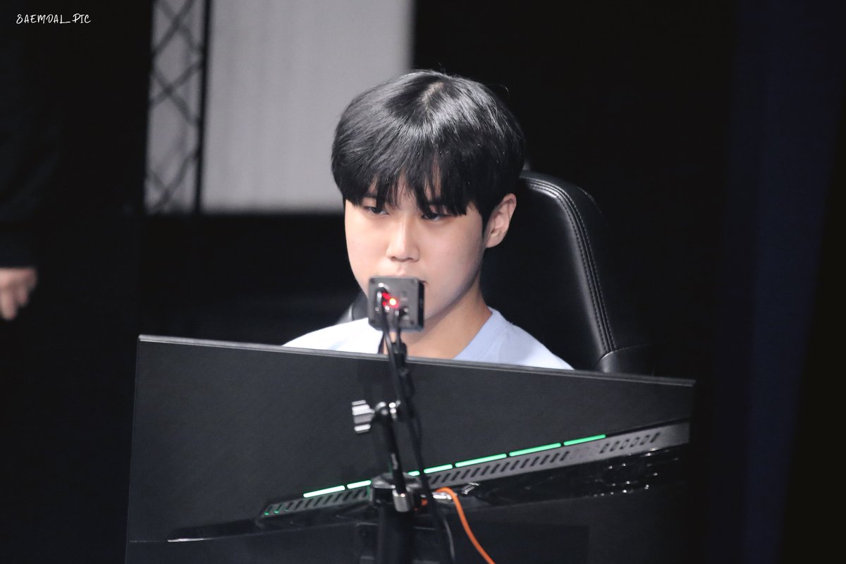saemdal_pic's tweet photo. 230408 
AE 대건 박준하  
#AE #DAEGUN #대건 https://t.co/UpBhRIGWh3
