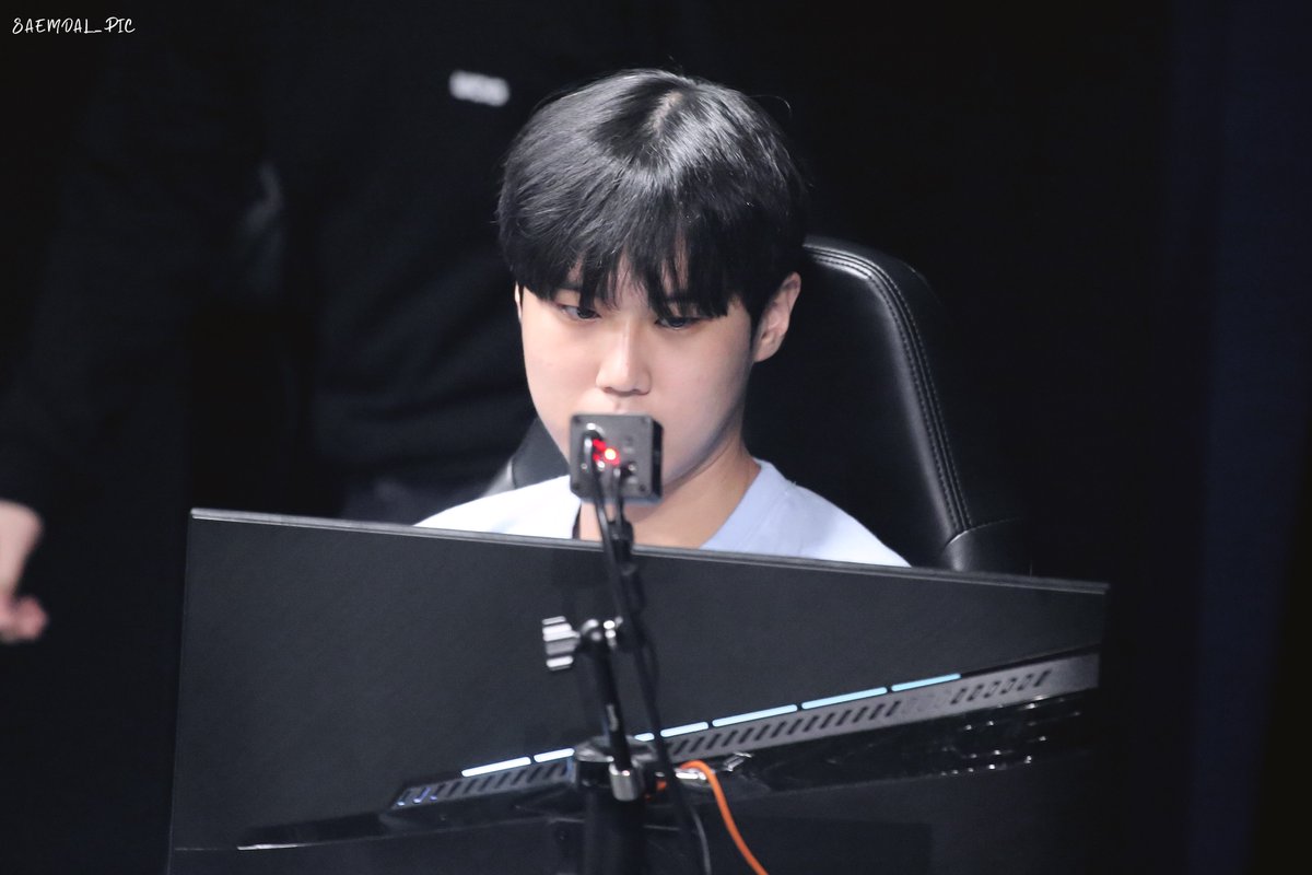 saemdal_pic's tweet photo. 230408 
AE 대건 박준하  
#AE #DAEGUN #대건 https://t.co/UpBhRIGWh3