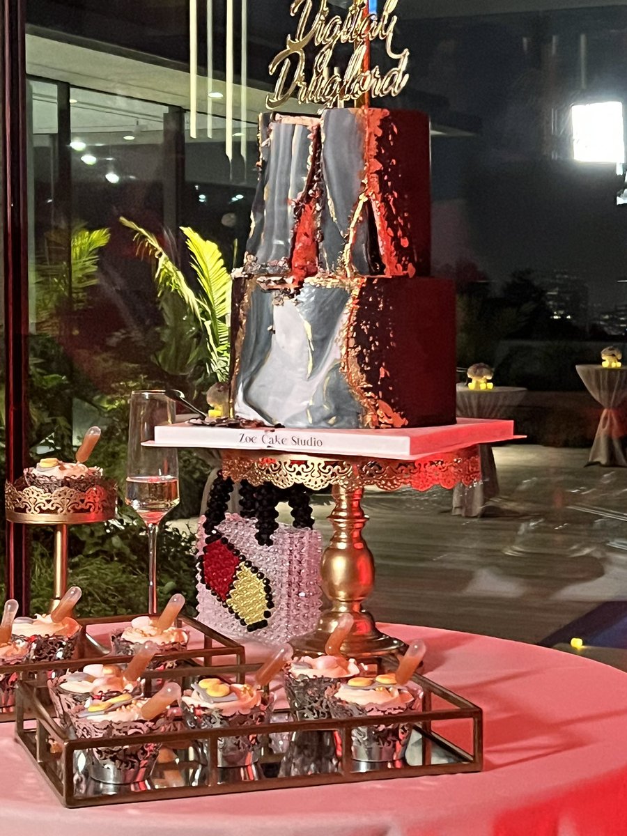 LA 🤖🦾🤖☀️🕶️