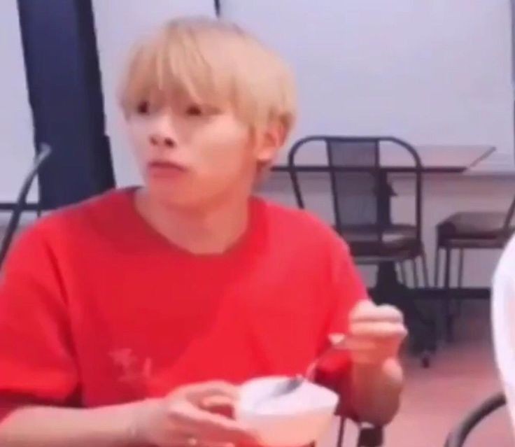 En son ilkokulda gördüğüm çocuk arkadaşıma benden hoşlandığı söylemiş kardeşim kaç yıl oldu nerden gördün nasıl hatırlıyosun