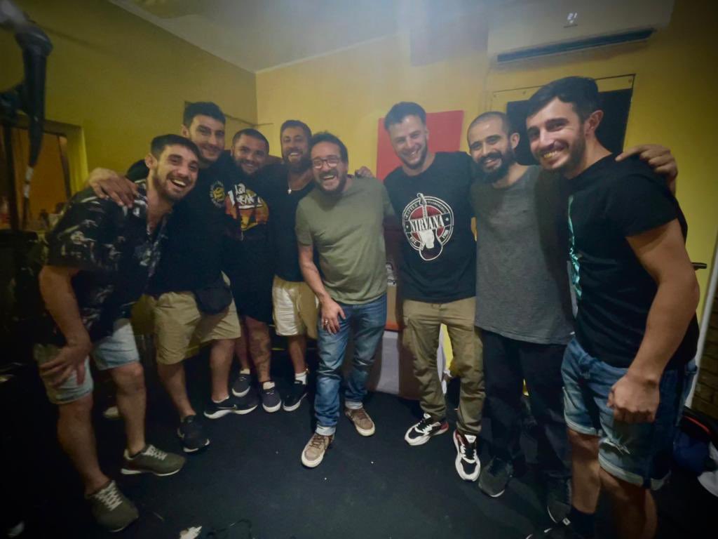 Tapelaobanda's tweet photo. ACA ESTAMOS!

Queremos compartirles que con mucho esfuerzo y ganas estamos laburando en nuestro SEGUNDO DISCO.

Esta vez tenemos el placer y el privilegio enorme de contar con el Enano (Sebastián Teysera) en el equipo de producción con toda su magia 🤟🏽

… https://t.co/lJgzwAlb9c