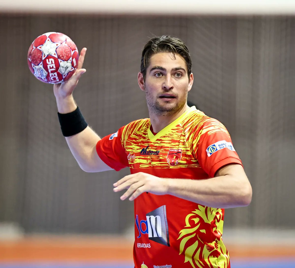 Grâce à l'objectif de @SportsPhotoProj retour en images sur la rencontre entre le MHB et Lanester pour le compte de la 22e journée de Nationale 1 (album complet sur Facebook) ❤💛

#RugirDePlaisir #SoisUnLion #WeAreMHB #TeamMHB #MHB #Martigues #Handball