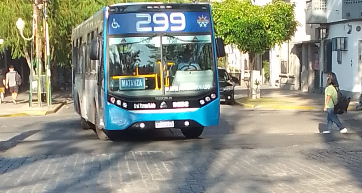 BondisZonaSur's tweet photo. Esta es la línea que se la podría considerar la "Hermana" de la #Linea271.
La #Linea299 y su coche más nuevo (Después de 5 años de la última renovación).
Un TodoBus Retiro 0km.
🚌: TodoBus Retiro.
🛠️:Chasis Agrale MT17Plus con A/A❄️ modelo 2022 https://t.co/0qEp1ulNgp