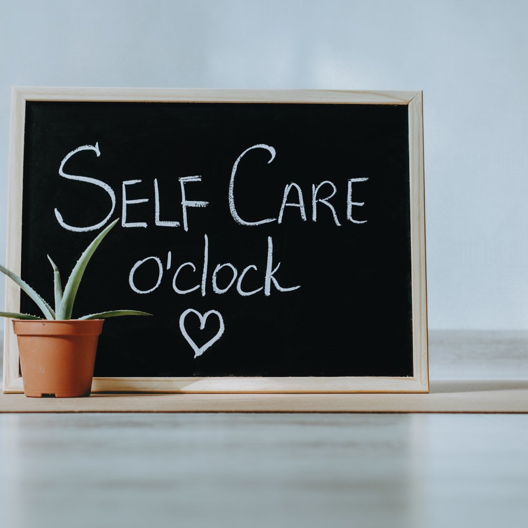 RachelLavern's tweet photo. It's easy to get caught up in the hustle and grind. But don't forget to take care of yourself too. Rest, self-care, and mental breaks are as crucial to your success as hard work. #selfcareforentrepreneurs #entrepreneurialwellness #bosschick 
#womenwhohustle #womenpower https://t.co/ufLnZGOlpq