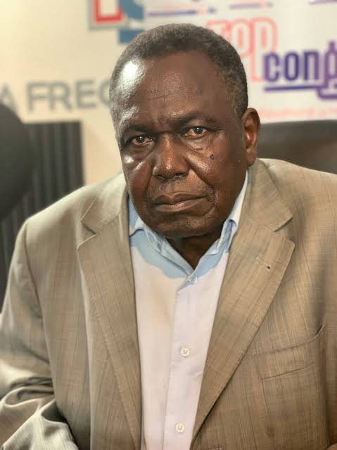 MichelblmMichel's tweet photo. #LAMUKA aile #FAYULU donc si ma mémoire ne me trahi, Prof. #KALELE va à son tour passer le flambeau à @sethkikuni ?
Mais pourquoi remettre en cendres ce Grand #LAMUKA de grandes forces de l'opposition ? https://t.co/Dd06DXeX6K